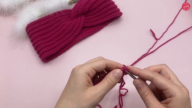 ВЯЖЕМ ВМЕСТЕ ПОВЯЗКУ ЗА ОДИН ВЕЧЕР - стильный головной убор на весну смотреть онлайн