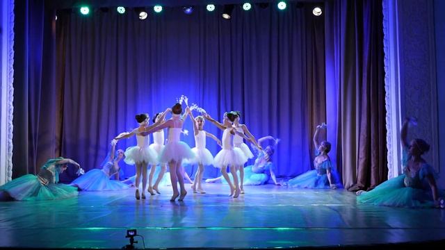 Сніжинки. Дім Танцю "Крила". Балетмейстер Тетяна Омельченко смотреть онлайн