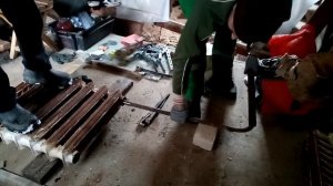 разбор радиатора БЫСТРО и без спец.инструмента. старый чугунный радиатор