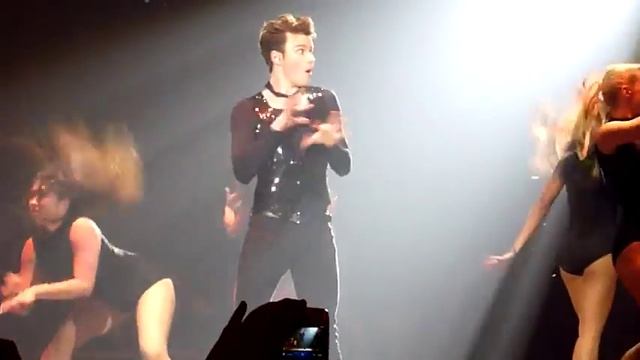 Kurt bailando Single Ladies Glee смотреть онлайн