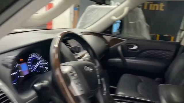 Infiniti QX80 обзор работы Автоматической тонировки от @DoubleTint в передних дверях смотреть онлайн