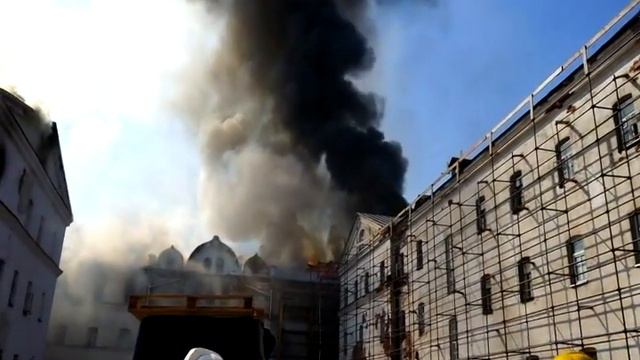 Тушение пожара на Валааме при помощи водо-сливного устройства вертолета КА-32 смотреть онлайн