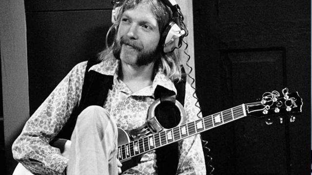 The Gibson Les Paul. It's History and Top 5 Iconic Guitar Solos. смотреть онлайн