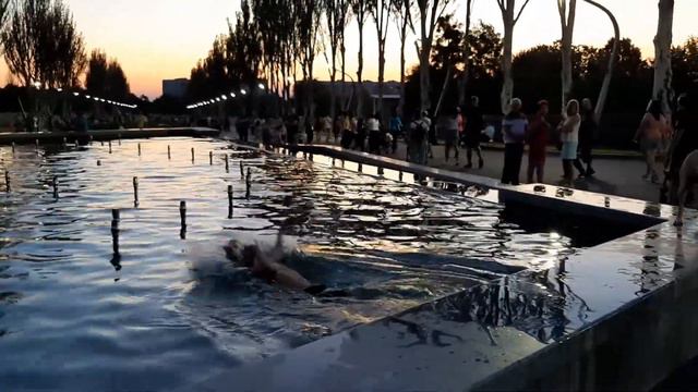 День Независимости Украины. Парк Победы. Купание в фонтане парка смотреть онлайн