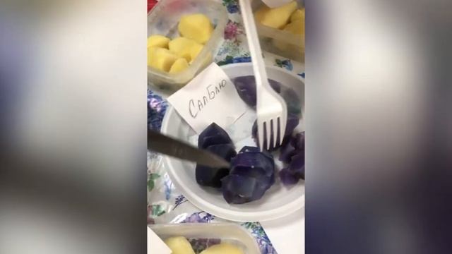 Хабаровчане пробуют на вкус картошку с фиолетовой мякотью смотреть онлайн