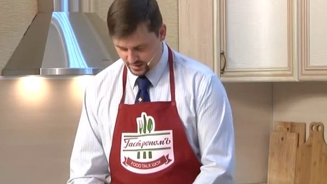 Food-talk шоу “ГастрономЪ” (Кирилл Романюга. Куриные ножки с жареным картофелем ) (РИА Биробиджан) смотреть онлайн