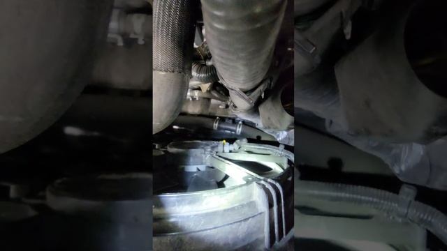 How To Replace Radiator Fan/Cooling Fan on Nissan Rogue Sport (part in description) смотреть онлайн