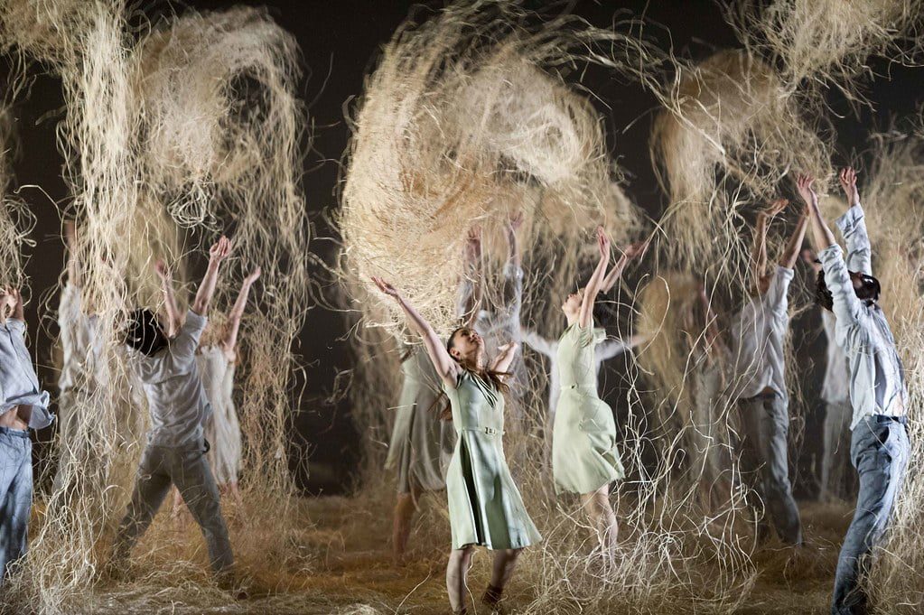 Midsummer Night's Dream - Alexander Ekman смотреть онлайн