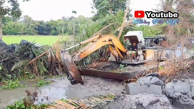 Xáng múc SUMITOMO S285 - gấp đất kênh thủy lợi. смотреть онлайн