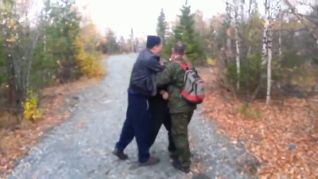 Ты не ешь грибы! Грибники повстречали местных в лесу. смотреть онлайн