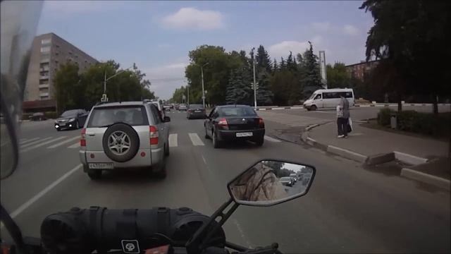 Stels 800D в городе, среди машин смотреть онлайн