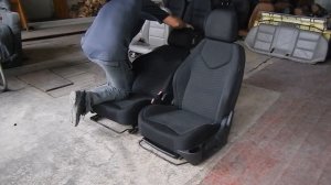 P308-4 - Peugeot 308 - передние откидные сиденья