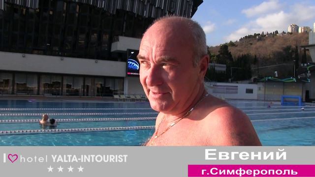 Отдых на море. Гость оценивает бассейн в Ялта-Интурист... смотреть онлайн