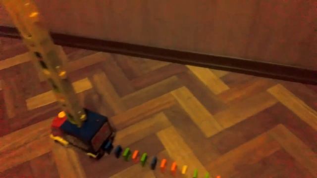Машинка домино Игрушки Domino rally Toys The domino machine смотреть онлайн