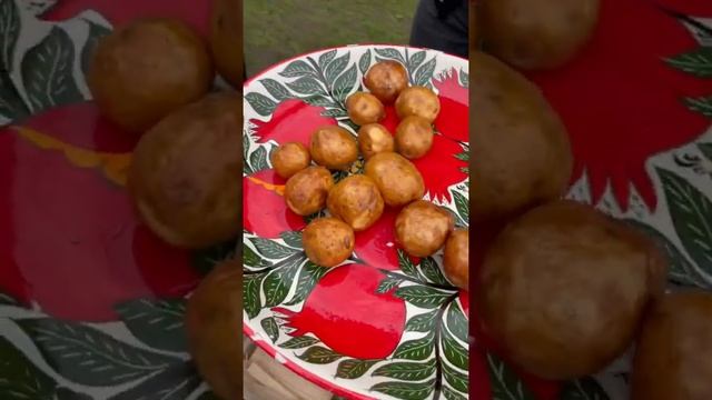 БОМБИЧЕСКИЙ РЕЦЕПТ КУРИНЫЕ ОКОРОЧКА ФАРШИРОВАННЫЕ С СЫРОМ ??ГОТОВИТ СМБАТ АВЕТИСЯН ??? смотреть онлайн