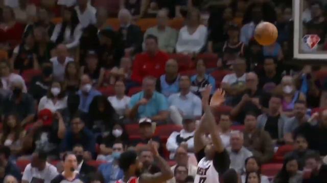 Bam Adebayo Blocks Nikola Vučević Twice in Less Than 5 Seconds смотреть онлайн