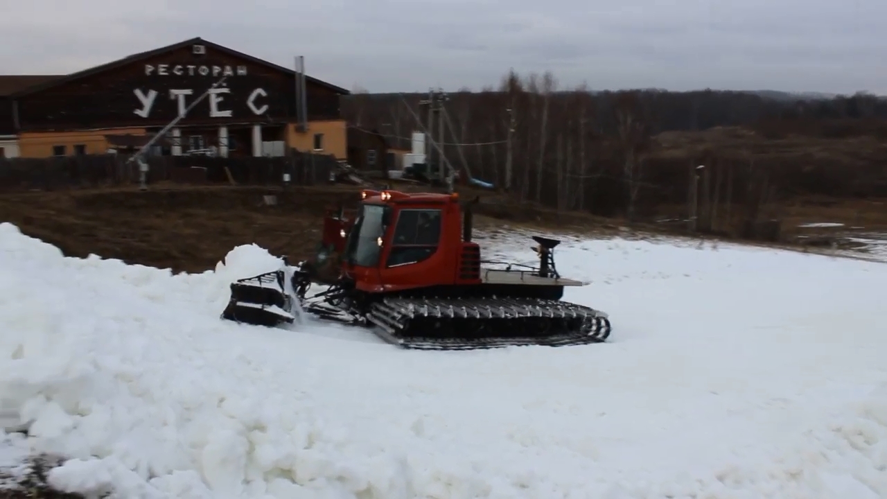 Работает ратрак Pisten Bully PB-200 смотреть онлайн