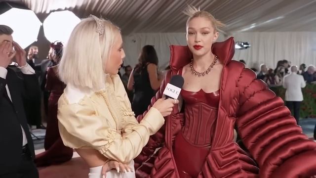 Травля Селены Гомес | Пополнение у Рианны | Новые тренды красоты | Джиджи и Лео вместе? смотреть онлайн