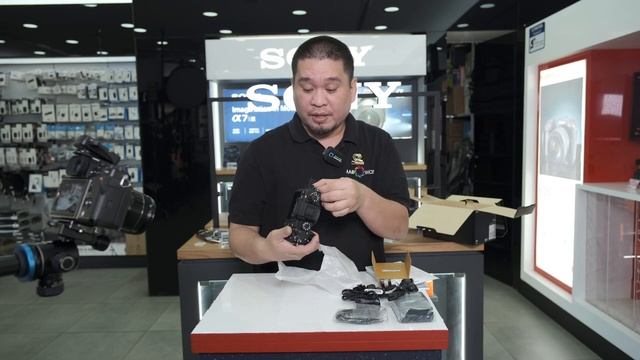 SONY A1 UNBOXING AND FIRST IMPRESSION AND SIDE BY SIDE BODY COMPARISON WITH SONY A7SIII and A7R IV смотреть онлайн