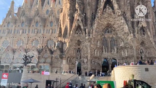 Basilica La Sagrada Familia, Barcelona Spain смотреть онлайн
