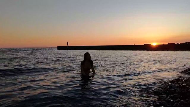 Юля открыла купальный сезон смотреть онлайн