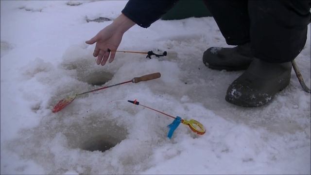 Зимняя Рыбалка 23 декабря Ловля Ельца на течении снастью вертолёт смотреть онлайн