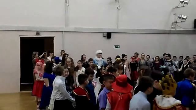 Ёлка в школе- "хоровод" смотреть онлайн