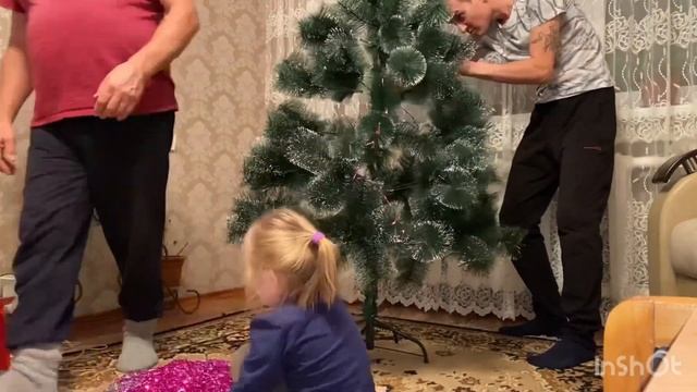 Наряжаем ёлку на Новый год смотреть онлайн