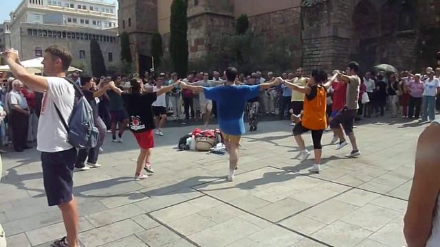 Барселона / танец Сардана смотреть онлайн