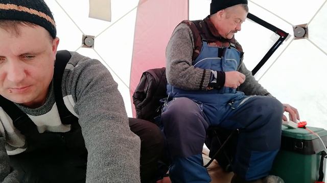 КЛЕВАЯ РЫБАЛКА НА ВЕРХАШЕ, ВРУЧЕНИЕ ПОДАРКОВ, ОПУСТИЛИ КАМЕРУ ПОД ЛЁД! РЫБАЛКА В КАЗАХСТАНЕ! смотреть онлайн