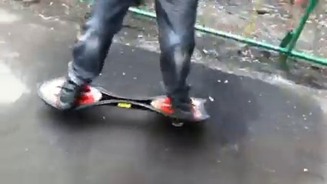 Как катаются на двух колёсном скейте смотреть онлайн