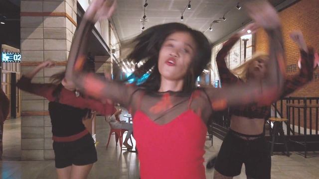 [K-POP DANCE IN PUBLIC CHALLENGE] EVERGLOW (에버글로우) - DUN DUN by VOLLEREI смотреть онлайн