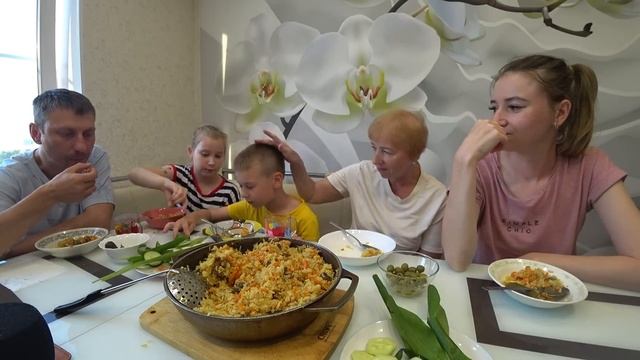 МУКБАНГ ПРАЗДНИЧНЫЙ ?? УЖИН С МАМОЙ | MUKBANG HOMEMADE PILAF #мукбанг смотреть онлайн