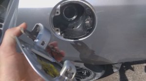 Снятие лючка бензобака Honda Civic VIII 4D