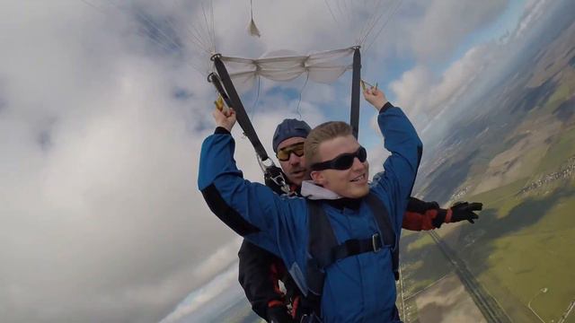 Первый прыжок с парашютом. Гатчинское ДОСААФ. Тандем. смотреть онлайн