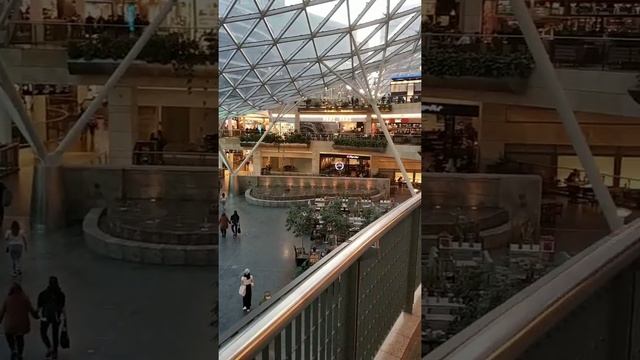 Обзор торгового центра "Золотые терассы" в центре Варшавы смотреть онлайн