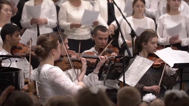 Христианское пение "Спит на соломе спокойно младенец" смотреть онлайн