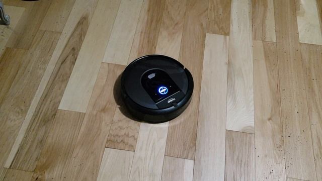 iRobot Roomba i7 vs iRobot Roomba 805 Spot Mode Test смотреть онлайн