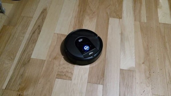 iRobot Roomba i7 vs iRobot Roomba 805 Spot Mode Test