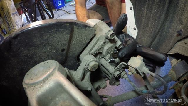 Changing Brake Fluid: G37 Sport / 370Z - Motorvate's DIY Garage Ep. 10 смотреть онлайн