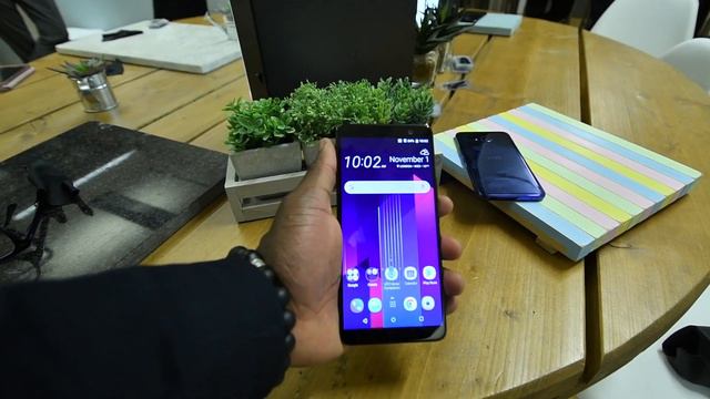 HTC U11 Life and HTC U11 Plus Translucent Black First Look смотреть онлайн