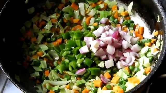 Veg Fried Rice in Kannada - ವೆಜ್ ಫ್ರೈಡ್ ರೈಸ್ | Vegetable Fried Rice Recipe in Kannada | Rekha Adug смотреть онлайн