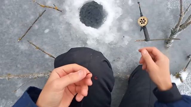 Рыбалка в Рязани зимой на безмотылку сделанную своими руками 2021- 2022 смотреть онлайн