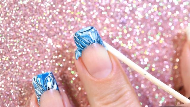 French Tip with a Stamper/ Французский маникюр штампом смотреть онлайн