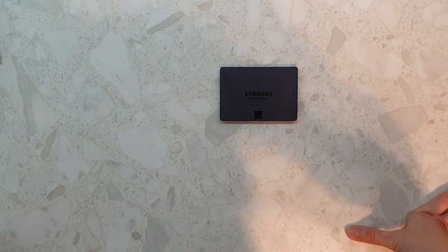 SSD накопитель SAMSUNG 860 QVO MZ-76Q1T0BW 1Тб распаковка и краткий обзор смотреть онлайн