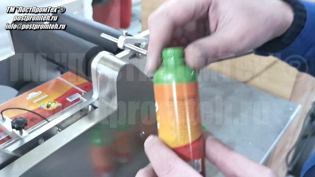 Настольный полуавтомат наклеивания этикеток на цилиндрическую тару. Этикетировочное оборудование. смотреть онлайн