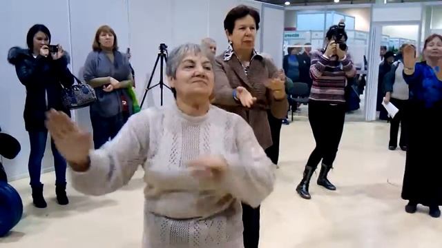 Зарядка пенсионеров в Ростове смотреть онлайн