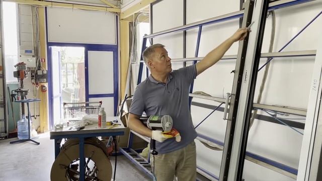 Вклеивание стекла в алюминиевые крупноформатные окна и двери