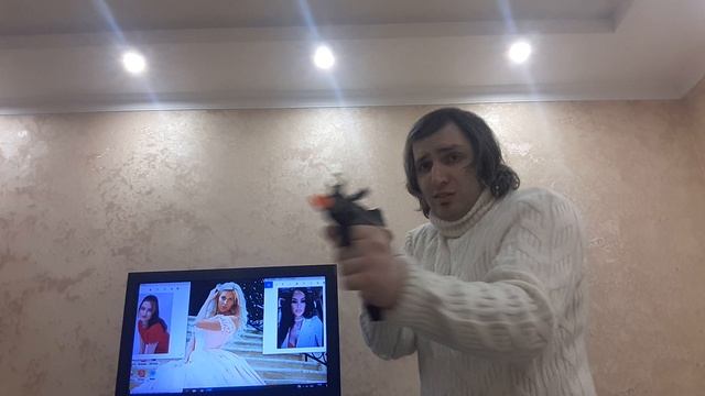 Фильм.  Российский  солдат вместе с девушками солдатами сражается против врагов.  Action Film.