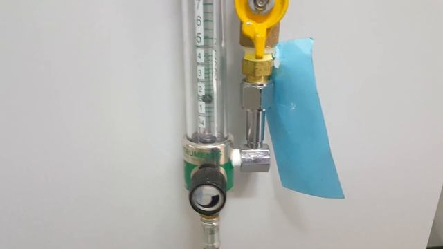 Проверка подачи кислорода с помощью расходомера